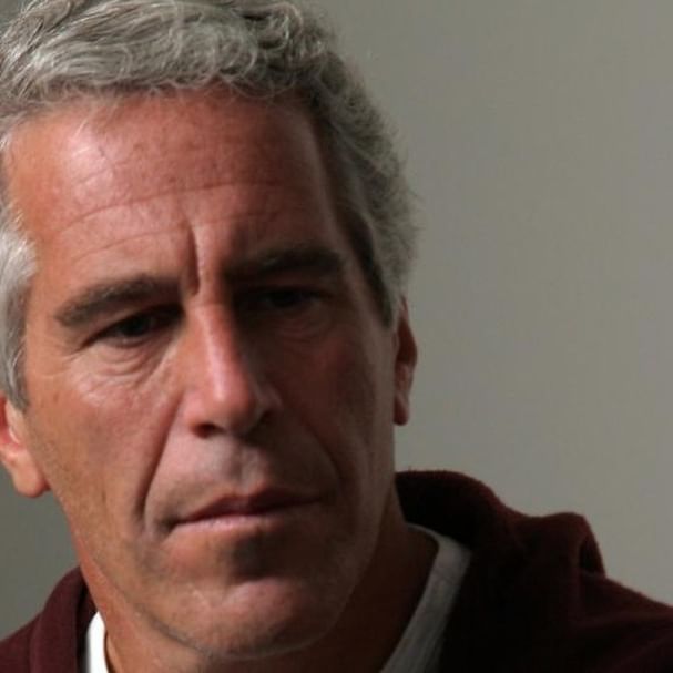 Shouting and shrieking were heard from Jeffrey Epstein's cell the morning he died, including guards shouting “breathe, Epstein, breathe,” directly contradicting earlier reports that indicated no noises were heard from his cell that morning. “On the morning of Jeffrey Epstein’s death there was shouting and shrieking from his jail cell,” according to CBS News.  #BillClinton #FBI #jeffreyepstein